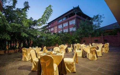 Gracious Bagan Hotel