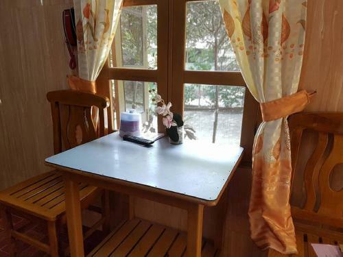 Hostal Lann Guest House - Burmese Only