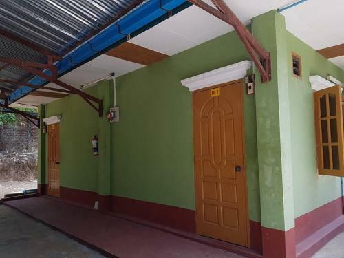 Hostal Lann Guest House - Burmese Only
