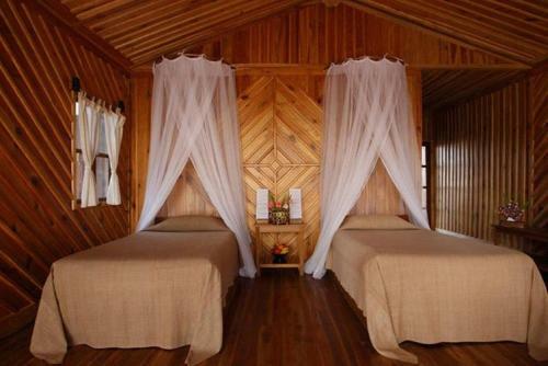 Hotel Shwe Inn Tha Floating Resort