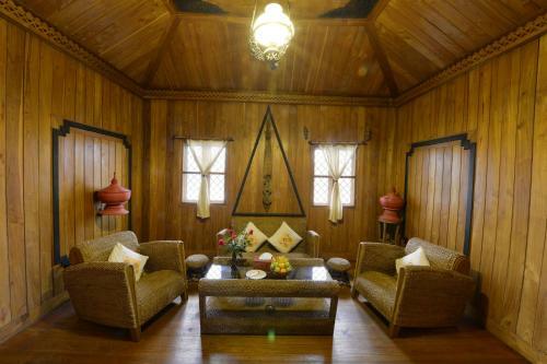 Hotel Shwe Inn Tha Floating Resort