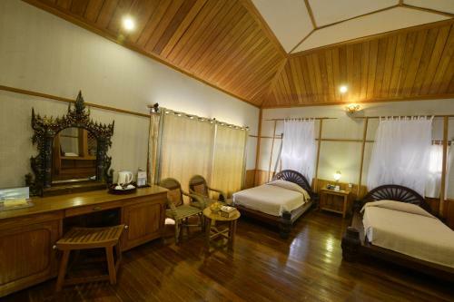 Hotel Shwe Inn Tha Floating Resort