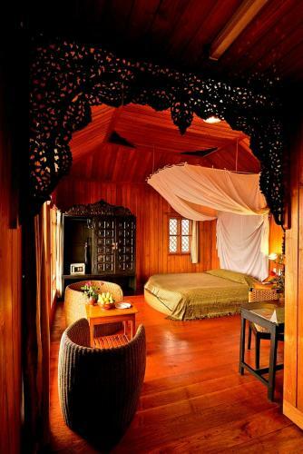 Hotel Shwe Inn Tha Floating Resort