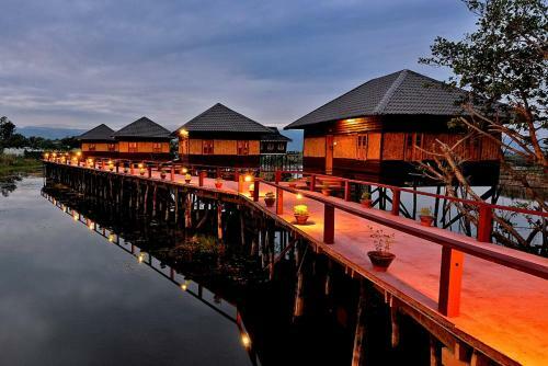 Hotel Shwe Inn Tha Floating Resort
