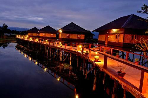 Hotel Shwe Inn Tha Floating Resort