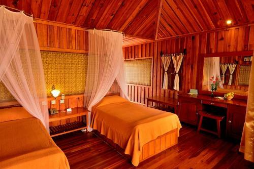 Hotel Shwe Inn Tha Floating Resort