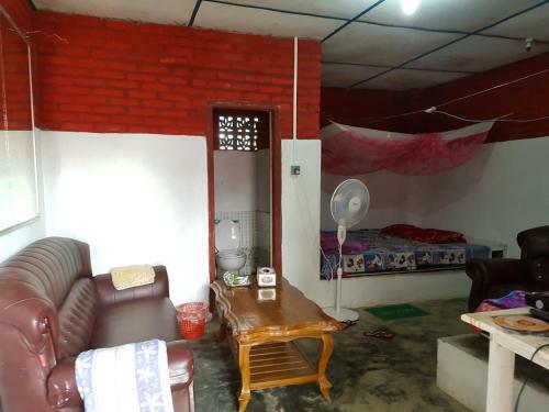 Hostal Taw Win Pan Guest House-burmese Only