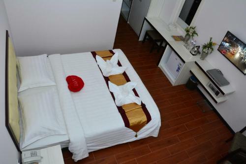 Platinum River View Hotel