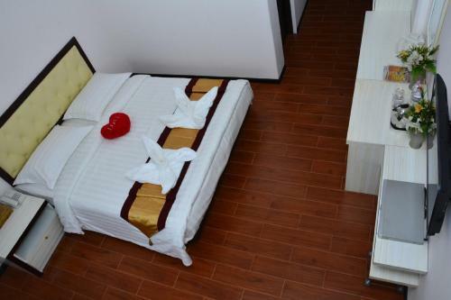 Platinum River View Hotel
