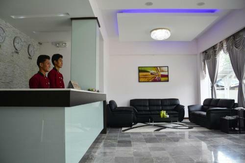Platinum River View Hotel