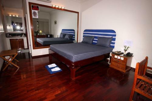 Myanmar Life Hotel