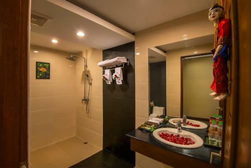 Royal Bagan Hotel