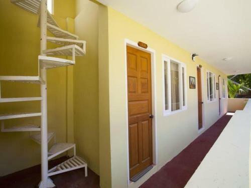 Hostal New Wave 1 Guesthouse