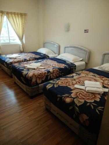 Bed & Breakfast Dormitory @ Law Ka Thit Sar Hotel