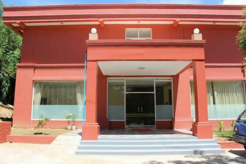 Bed & Breakfast Dormitory @ Law Ka Thit Sar Hotel