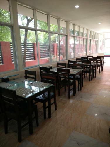 Bed & Breakfast Dormitory @ Law Ka Thit Sar Hotel
