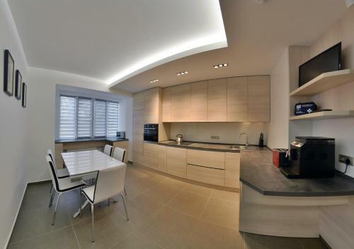 Apartment Oneclickrent_04 - Smart House