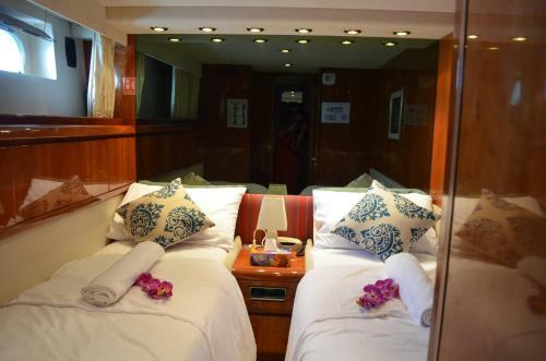 Ocean Breeze Voyager Yacht