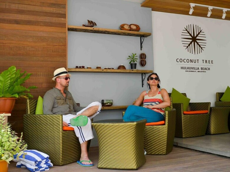 Hostal Coconut Tree Hulhuvilla Beach