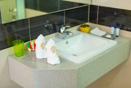 Hostal The White Harp Beach Hotel