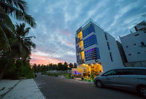 Hostal The White Harp Beach Hotel