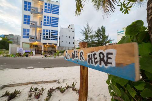 Hostal The White Harp Beach Hotel