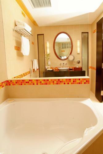 Hulhule Island Hotel