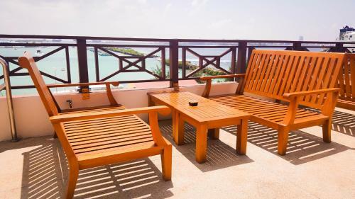 Hulhule Island Hotel