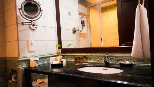 Hulhule Island Hotel
