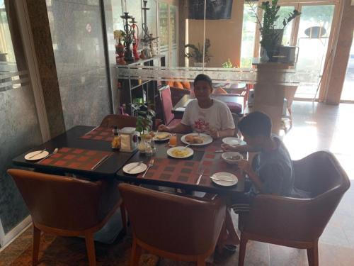 Hostal Rivethi Beach Hotel