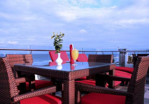Hostal Rivethi Beach Hotel