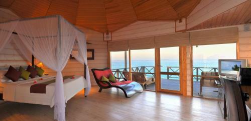 Hotel Komandoo Island Resort & Spa
