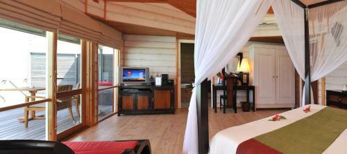 Hotel Komandoo Island Resort & Spa