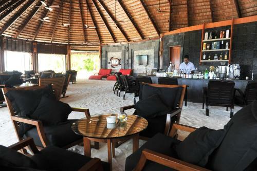 Hotel Komandoo Island Resort & Spa