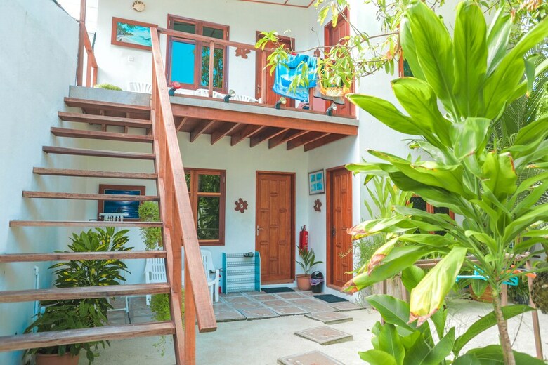 Hostal Rasdhoo Dive Lodge