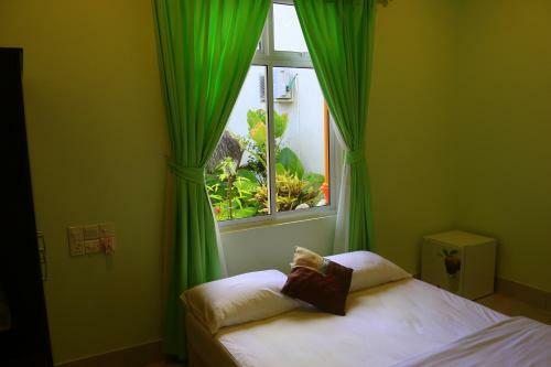 Hostal Ras Beach Inn