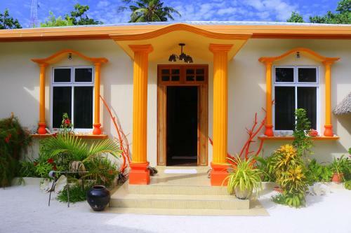 Hostal Ras Beach Inn