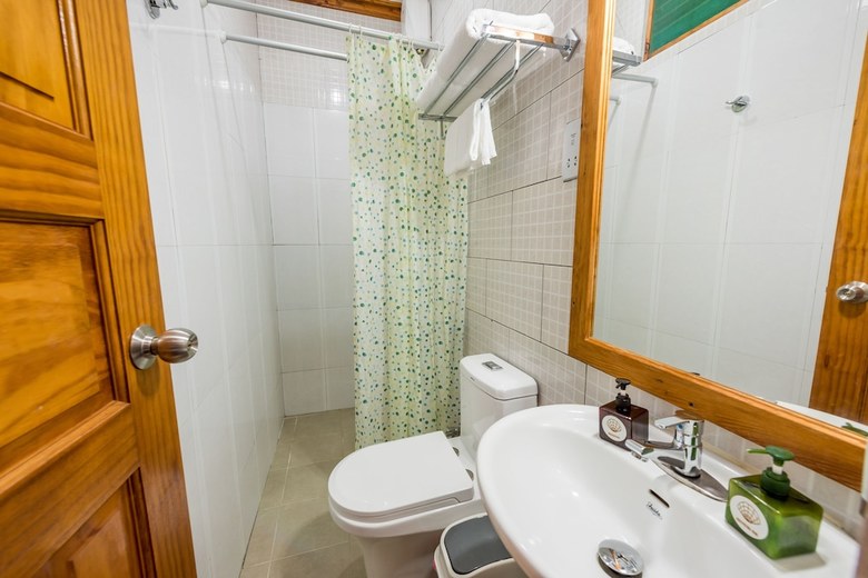 Hostal Ithaa Beach Maldives
