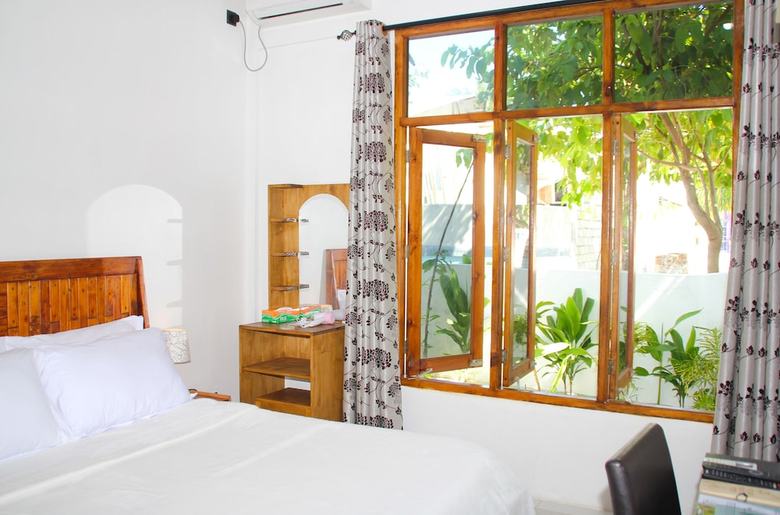 Hostal Ithaa Beach Maldives