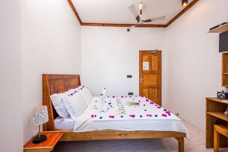 Hostal Ithaa Beach Maldives