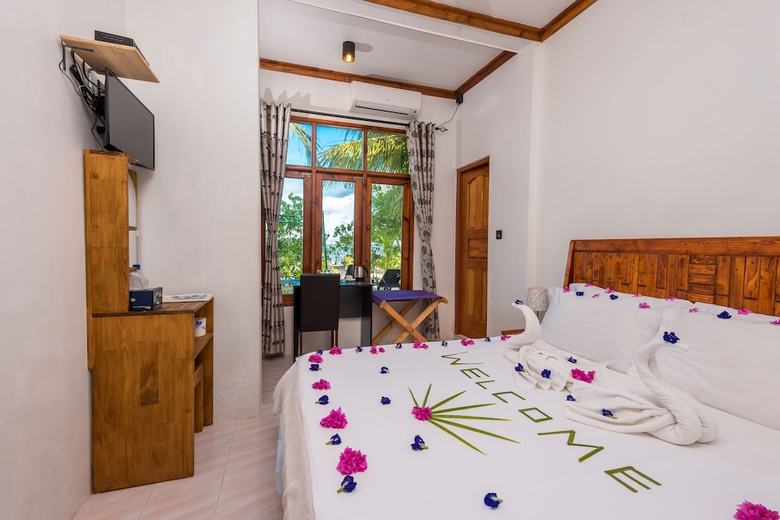 Hostal Ithaa Beach Maldives