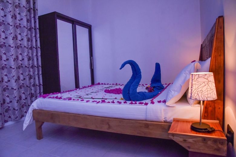 Hostal Ithaa Beach Maldives