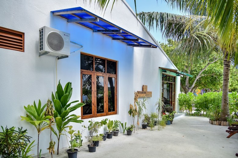 Hostal Ithaa Beach Maldives