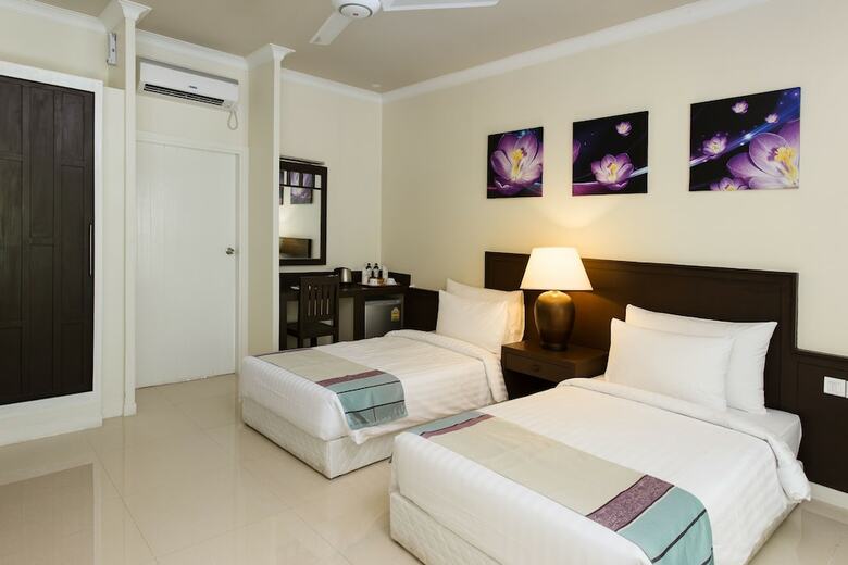 Hostal Tropical Village