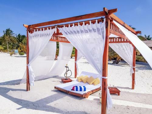 Hotel Holiday Island Resort