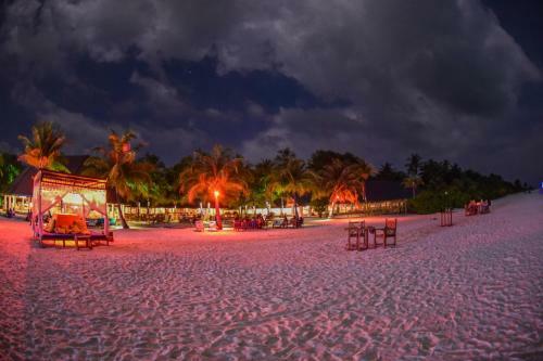 Hotel Holiday Island Resort