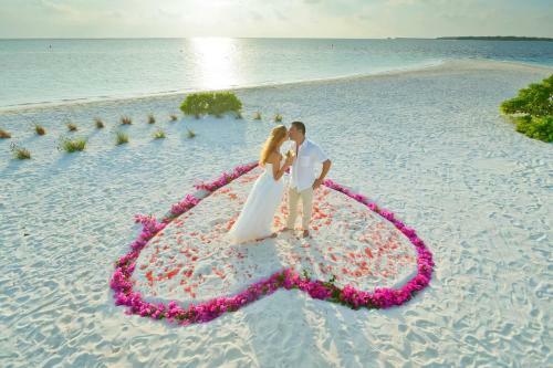 Hotel Holiday Island Resort