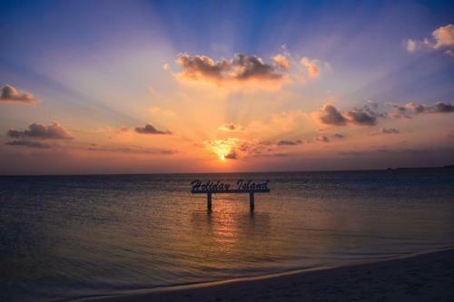 Hotel Holiday Island Resort