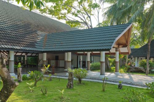 Hotel Holiday Island Resort