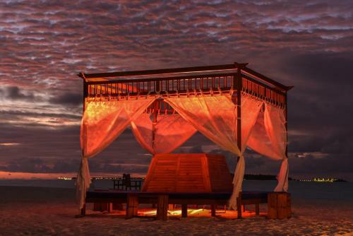 Hotel Holiday Island Resort